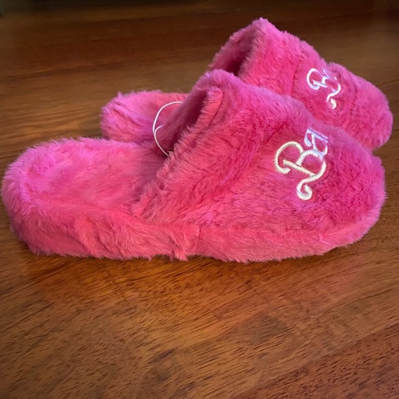 🎉Super Cute Bright Pink BARBIE Slippers 🥰 - Picture 5 of 5